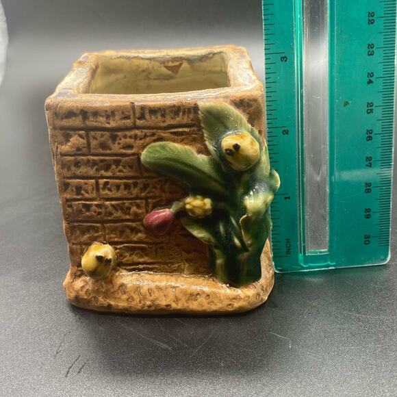 Small Square majolica Planter two cute frog  and plant on wall 
Succulent - Picture 7 of 8
